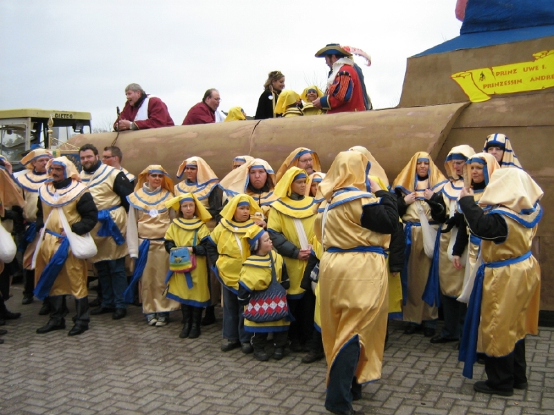015Rosenmo .jpg - Das Gefolge